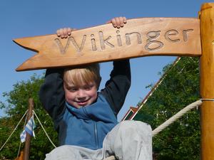 Auf dem Spielplatz um die Ecke